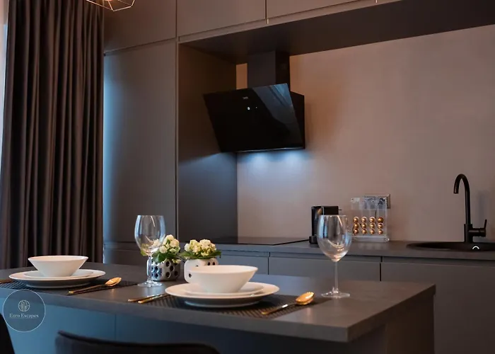 Executive Duplex With Balcony, Skyline Views & Free Parking